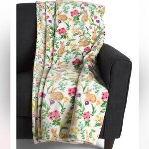 THR FARMHOUSE By Rachel Ashwell Lula Bunny Throw - Bunnies/Flowers